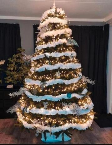 Kerstboom 260CM hoog als nieuw inclusief lampjes, versiering beschikbaar voor biedingen