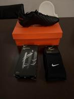 Nike voetbalschoenen + scheenbeschermers + sokken – €49, Ophalen of Verzenden, Nieuw, Schoenen