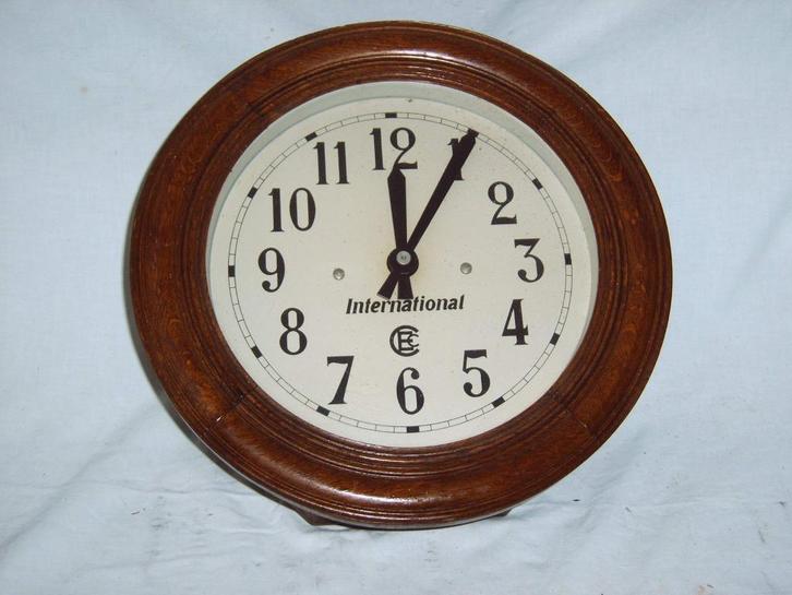 Houten IBM nevenuurwerk, elektrisch, Antiek en Kunst, Antiek | Klokken, Ophalen of Verzenden