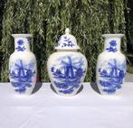 Delfts blauw set  van keramische urn met 2 vazen - vintage, Antiek en Kunst, Antiek | Vazen, Ophalen of Verzenden