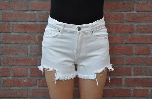 zara short 140, witte short 140, korte broek 140, Kinderen en Baby's, Kinderkleding | Maat 140, Zo goed als nieuw, Meisje, Broek