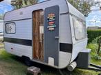 Te huur: gepimpte oldscool Adria caravan stapelbed luifel