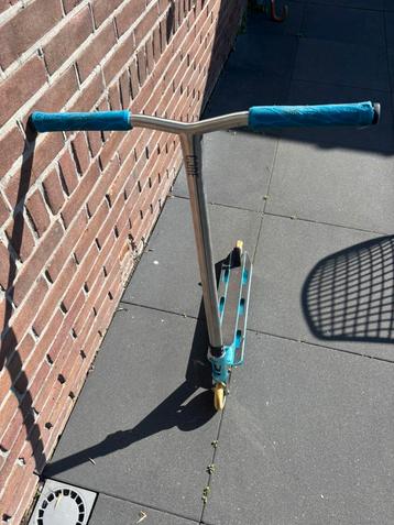 Custom Stuntstep – Titanium stuur & topkwaliteit onderdelen beschikbaar voor biedingen