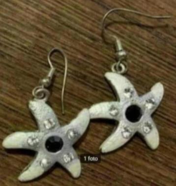 Oorbellen sierlijke zeester met mooie steentjes beschikbaar voor biedingen