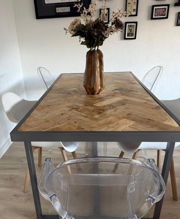 Tafel - Eettafel met 5 stoelen - Afmetingen 180 x 90 cm beschikbaar voor biedingen