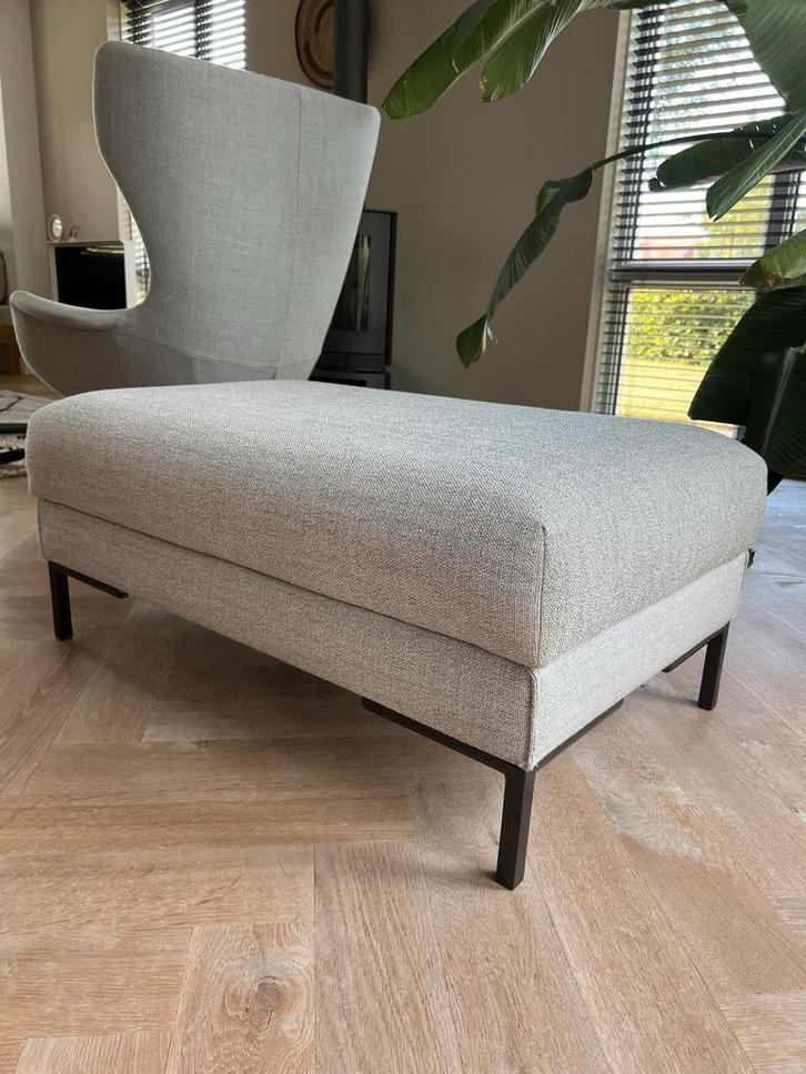 Design on Stock, Aikon Lounge Hocker / Poef, Huis en Inrichting, Banken | Voetenbanken en Poefen, Zo goed als nieuw, 50 tot 75 cm