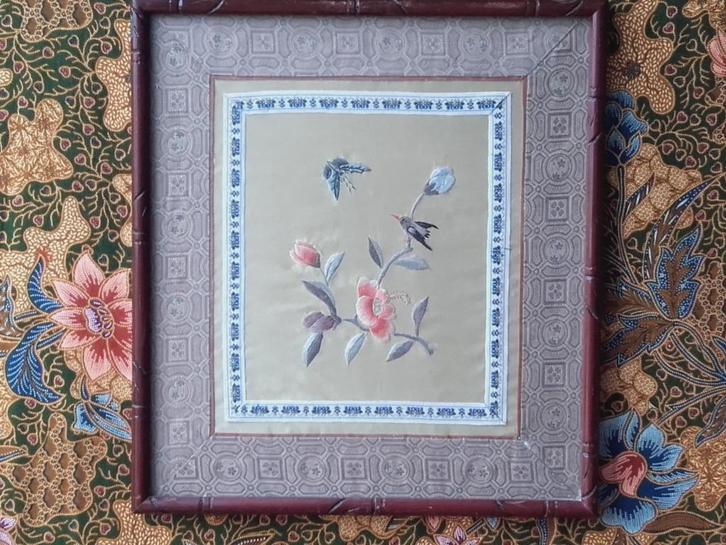 Mooi oud ingelijst zijde op zijde borduurwerk uit Japan., Antiek en Kunst, Kunst | Niet-Westerse kunst, Ophalen of Verzenden