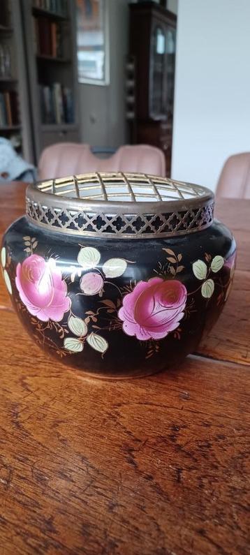 Antieke Engelse bloemensteker beschikbaar voor biedingen