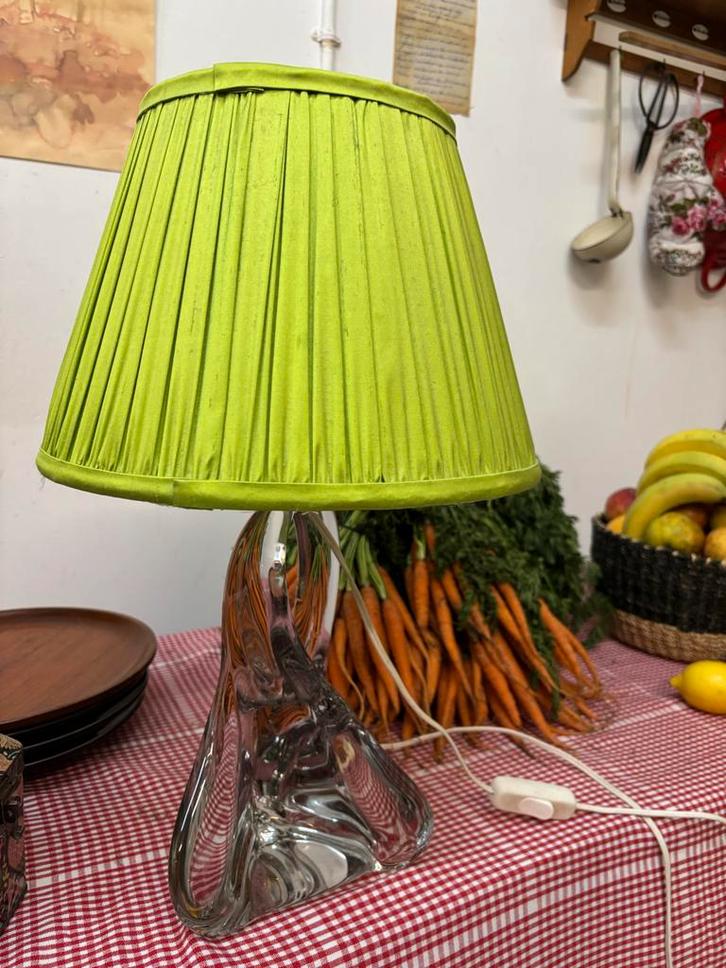Groene tafellamp met glazen voet, Huis en Inrichting, Lampen | Hanglampen, Gebruikt, 50 tot 75 cm, Glas, Ophalen