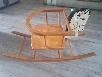 Houten hobbelpaard beschikbaar voor biedingen