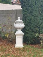 Tuinvaas op sokkel van beton, Tuin en Terras, Ophalen