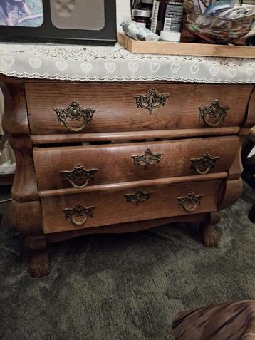 Authentieke houten commode/ladekast beschikbaar voor biedingen