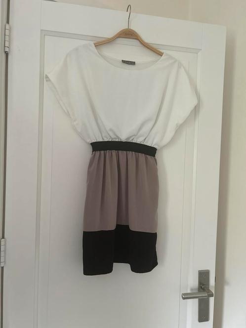 Sandro, jurk maat 38, Kleding | Dames, Jurken, Zo goed als nieuw, Maat 38/40 (M), Wit, Boven de knie, Ophalen of Verzenden