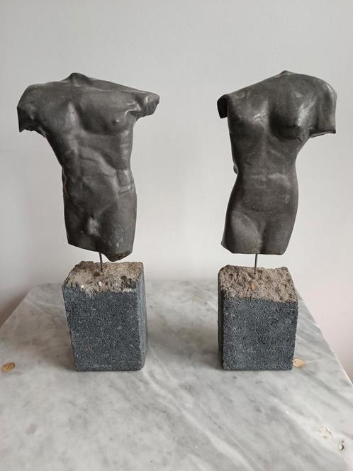 Borstbeeld van naakte man en vrouw. Kunst met lood., Huis en Inrichting, Woonaccessoires | Zuilen en Pilaren, Zo goed als nieuw