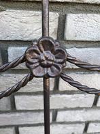 Brocant ijzeren deco voor achter het bed, Ophalen