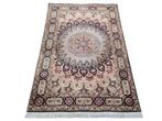 Handgeknoopt Perzisch wol tapijt Isfahan medallion 104x155cm