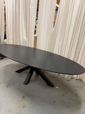 240 x 110 ovale zwart eettafel