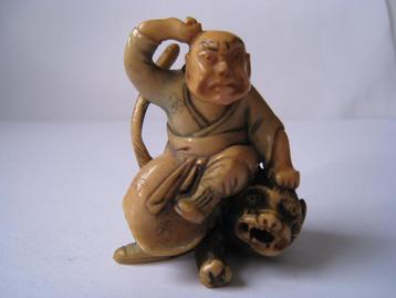 ANTIEKE NETSUKE  NATUURLIJK MATERIAAL ; MEIJI PER. ca. 1900 beschikbaar voor biedingen