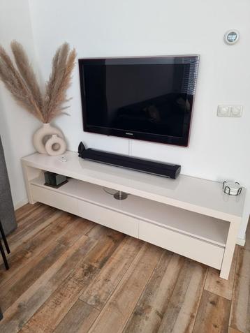 Hoogglans wit TV meubel beschikbaar voor biedingen