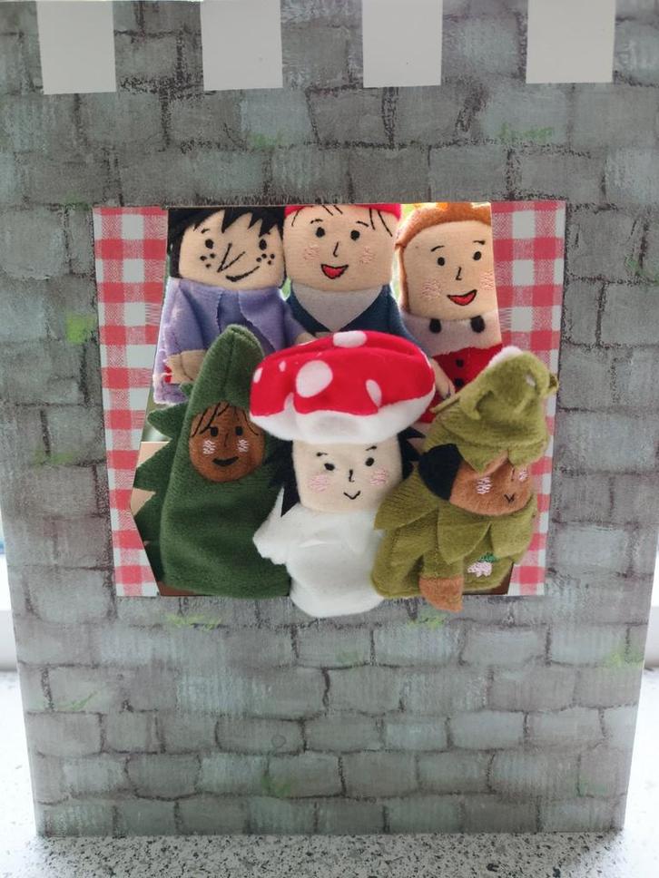 Poppenkastje + vingerpopjes IKEA Herfst vliegenzwam kabouter, Kinderen en Baby's, Speelgoed | Knuffels en Pluche, Zo goed als nieuw