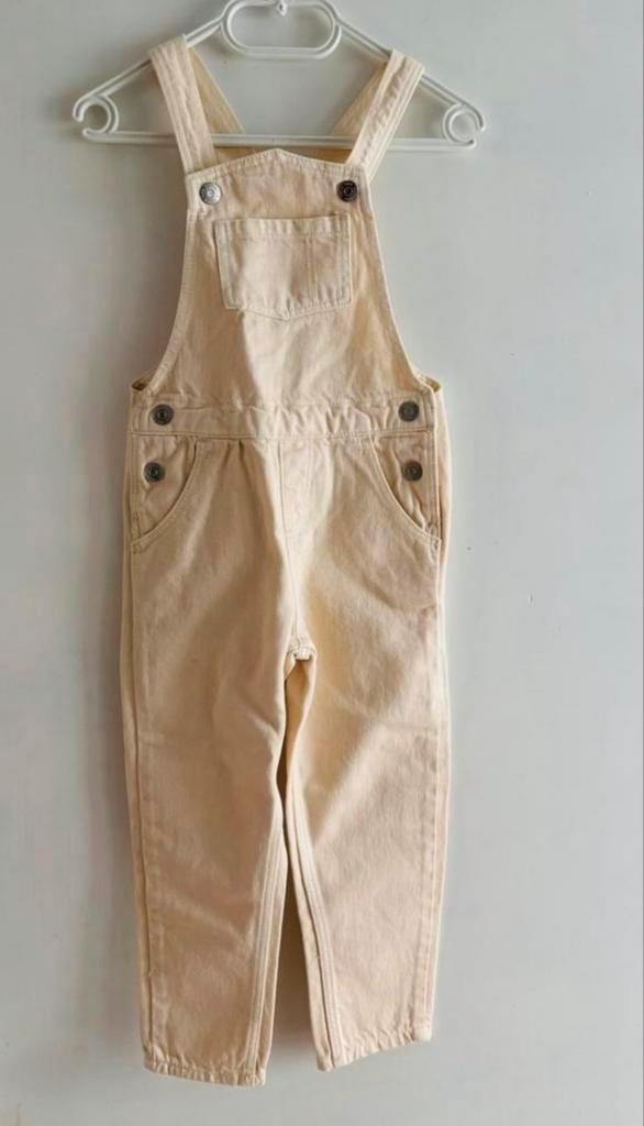 Mango salopette roomwit tuinbroek beige denim jumpsuit 104, Kinderen en Baby's, Kinderkleding | Maat 104, Zo goed als nieuw, Jongen of Meisje
