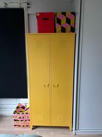 Yellow Metal Locker, Ophalen, Gebruikt