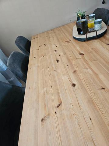 Eet tafel beschikbaar voor biedingen