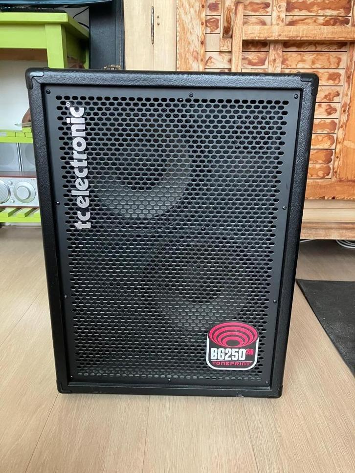 TC Electronic BG250-210 basversterker combo. €400, Muziek en Instrumenten, Versterkers | Bas en Gitaar, Zo goed als nieuw, Basgitaar