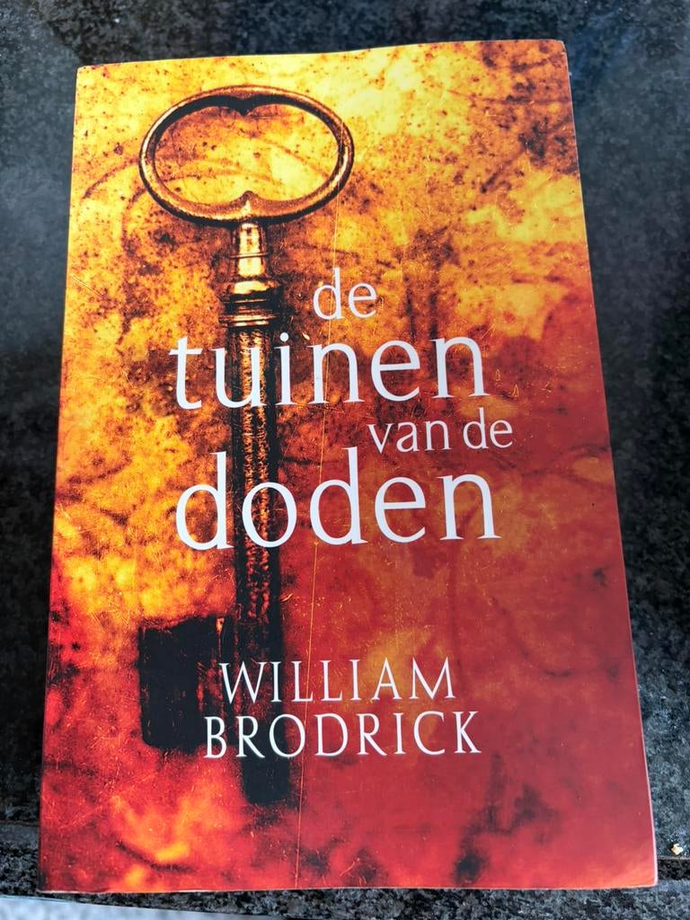 De tuinen van de doden/William Brodrick, Ophalen of Verzenden, Zo goed als nieuw