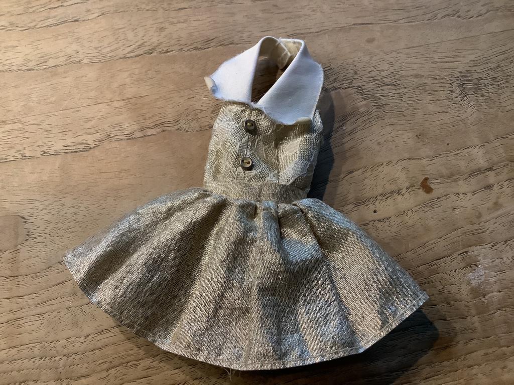 Barbie jurkje, Verzamelen, Poppen, Ophalen of Verzenden, Gebruikt, Kleertjes