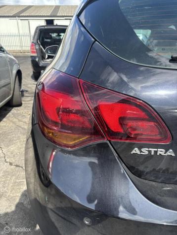 Achterlicht links Opel Astra J ('09-'15) beschikbaar voor biedingen