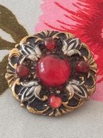 Vintage houten Tsjechische broche met kunststof stenen., Ophalen of Verzenden, Zo goed als nieuw, Rood