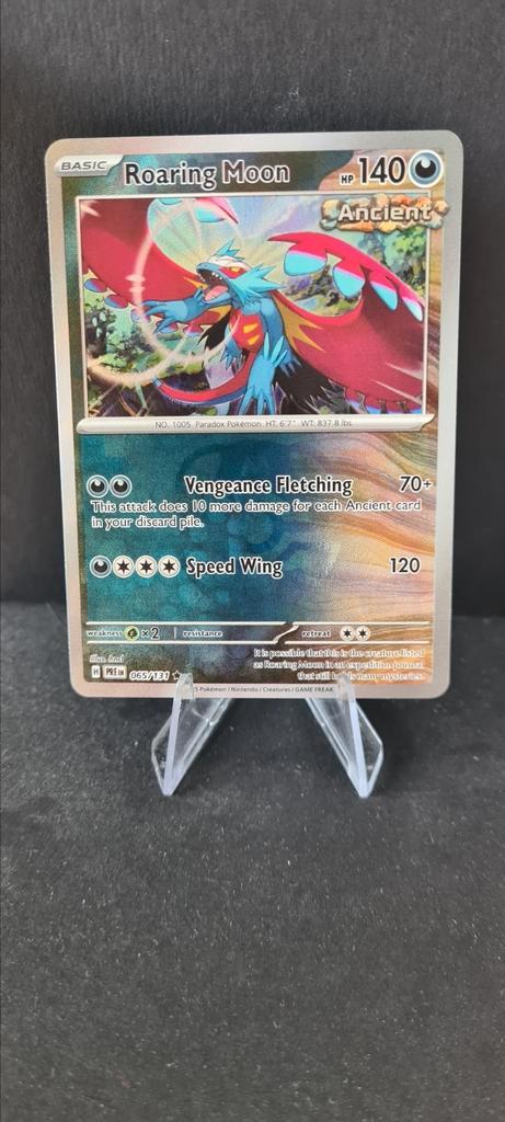 Roaring moon 065 MASTERBAL reverse Prismatic evolutions, Hobby en Vrije tijd, Verzamelkaartspellen | Pokémon, Zo goed als nieuw