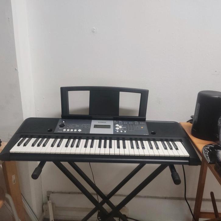 Yamaha YPT 230 Keyboard met beschermhoes en onderstel, Muziek en Instrumenten, Keyboards, Zo goed als nieuw, 61 toetsen, Yamaha
