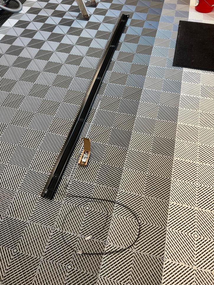 Zwarte metalen Sunway jaloezie 25mm - ong 235x112cm, Huis en Inrichting, Stoffering | Gordijnen en Lamellen, Gebruikt, 100 tot 150 cm