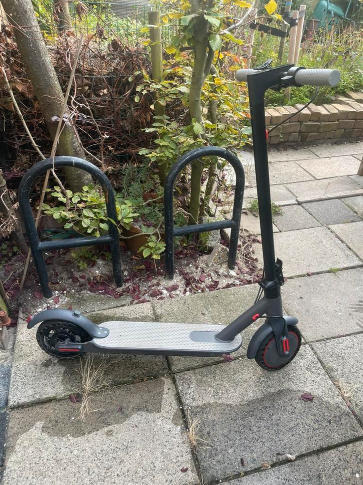 Electrische step, Fietsen en Brommers, Steps, Zo goed als nieuw, Elektrische step (E-scooter), Ophalen of Verzenden