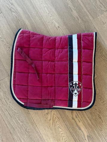 Eskadron bordeaux rood dressuur dekje full beschikbaar voor biedingen