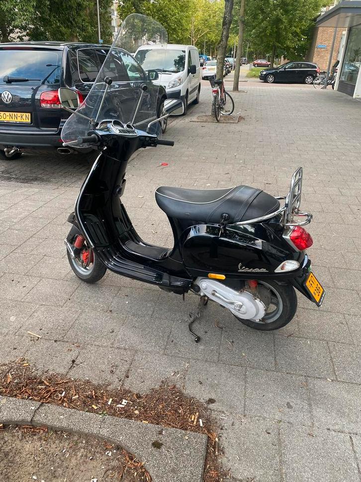 Vespa lx s 2 takt 50cc brom geel kenteken, Fietsen en Brommers, Scooters | Vespa, Zo goed als nieuw, Vespa LX, Benzine, Ophalen