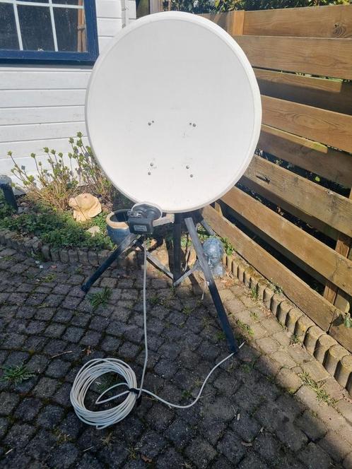 TV schotel op stevig statief voor evt op de  de camping., Audio, Tv en Foto, Schotelantennes, Zo goed als nieuw, Ophalen