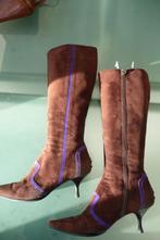 TOD'S laars. Suede bruin met paars. Maat 39/40, Hoge laarzen, Bruin, Ophalen of Verzenden, Zo goed als nieuw