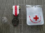 Rode kruis miniatuur medaille met knoopsgat speld., Ophalen of Verzenden, Overige soorten, Nederland, Lintje, Medaille of Wings