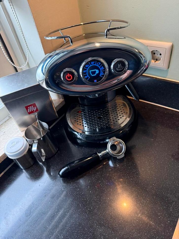 Illy koffie apparaat met garantie/ aankoopbon, Witgoed en Apparatuur, Koffiezetapparaten, Zo goed als nieuw, Espresso apparaat