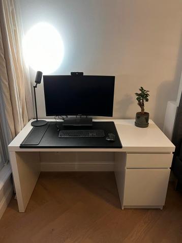 Ikea MALM Bureau - Wit 140x65cm - afbeelding 1