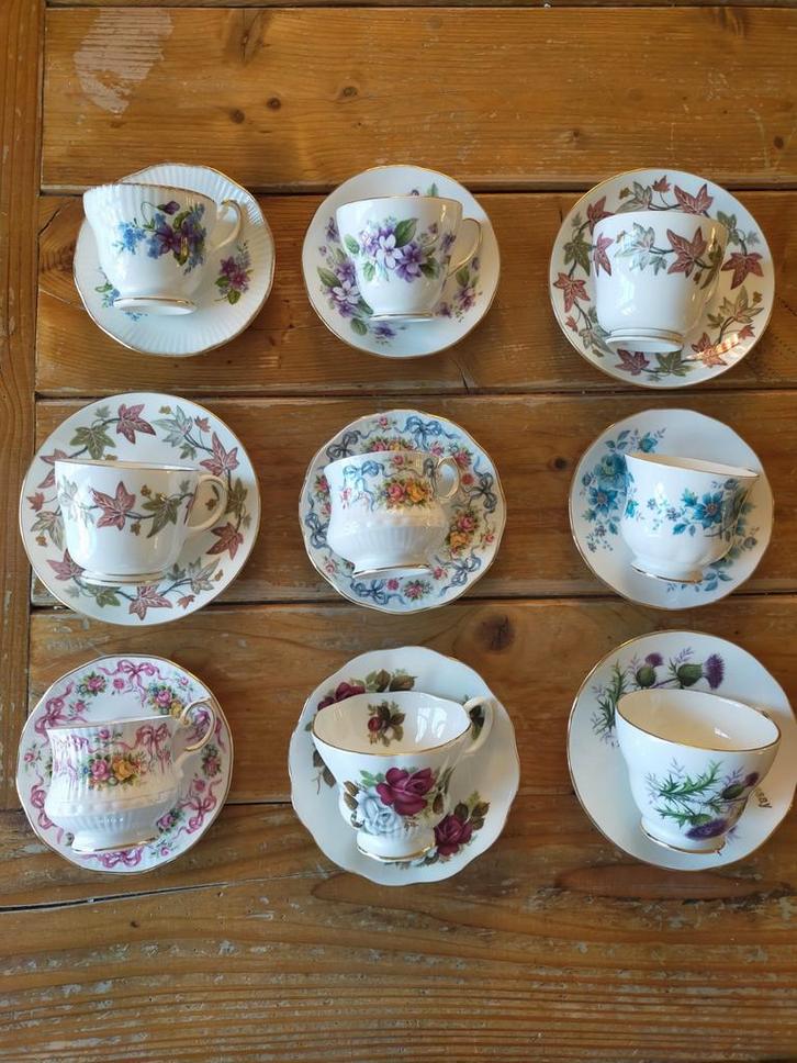 9 stuks vintage Engelse kop en schotels, romantische bloemen, Antiek en Kunst, Antiek | Servies los, Ophalen of Verzenden