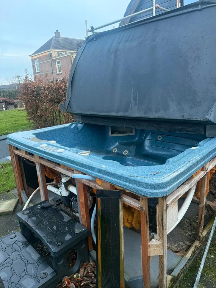 Oude jacuzzi gratis ophalen, Tuin en Terras, Bubbelbaden en Hottubs, Zo goed als nieuw, Ophalen