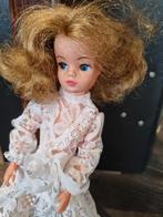 Barbie vintage Sindy met originele trouwjurk en schoentjes, Verzamelen, Poppen, Ophalen of Verzenden, Zo goed als nieuw, Pop
