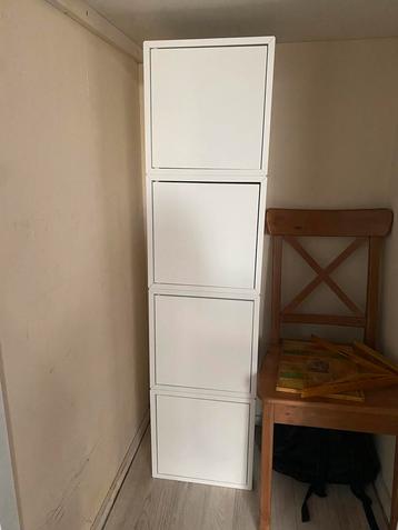 Eket kast met deur, wit + wandrails