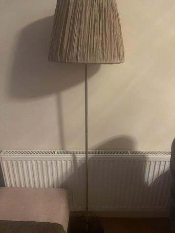 Vloerlamp taupe beschikbaar voor biedingen