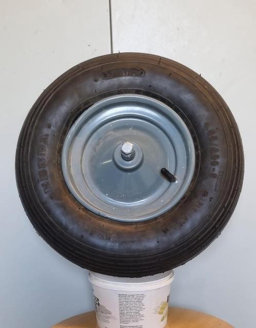 Te koop aangeboden een kruiwagen wiel met stalen velg, Tuin en Terras, Kruiwagens, Ophalen