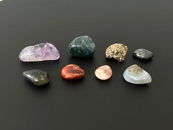 8 mooie edelstenen. Amethist Labradoriet Pyriet Agaat. beschikbaar voor biedingen